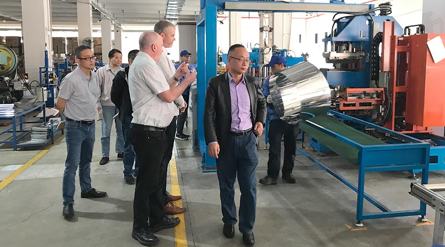 三年疫情后首訪！英國客戶Buyitdirec蒞臨金環(huán)電器視察