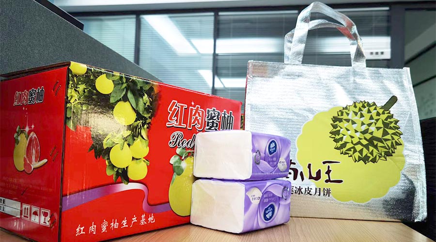 迎中秋 送關(guān)懷！金環(huán)電器給員工們派發(fā)中秋禮包