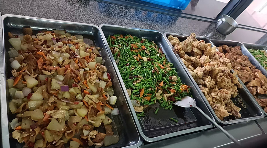 盛夏的來臨，金環(huán)電器關(guān)懷工人飲食