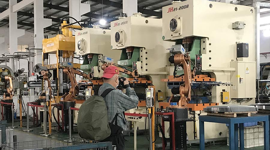 江門市攝影協(xié)會蒞臨金環(huán)電器拍攝交流  用鏡頭見證實力！