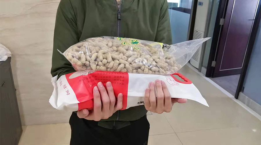 新春關(guān)懷 禮滿情暖！金環(huán)電器給員工發(fā)年貨