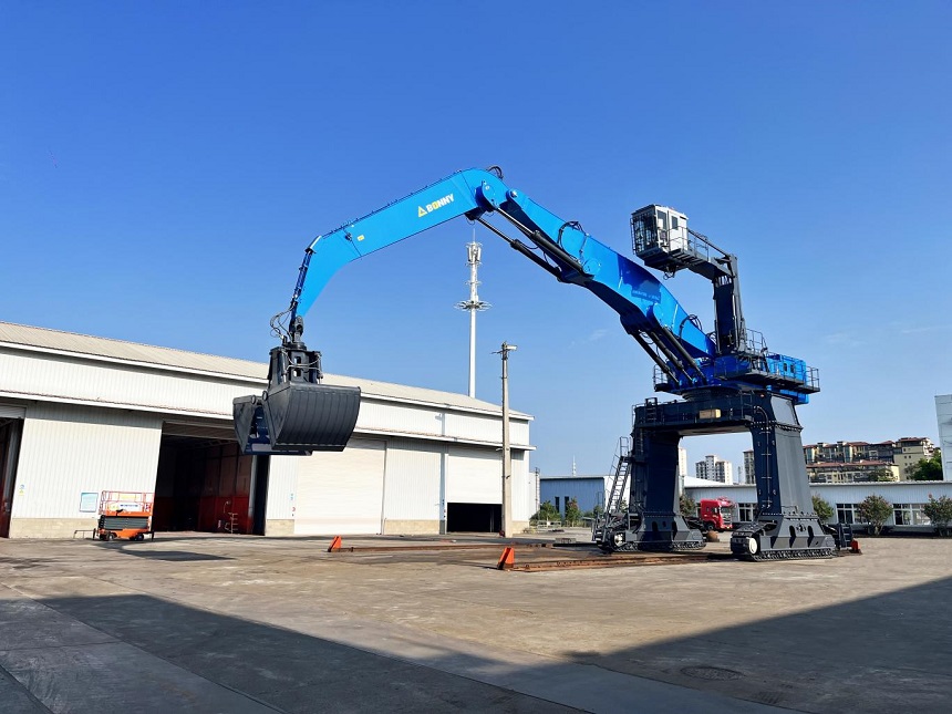 抓料機(jī).jpg 抓料機(jī).jpg