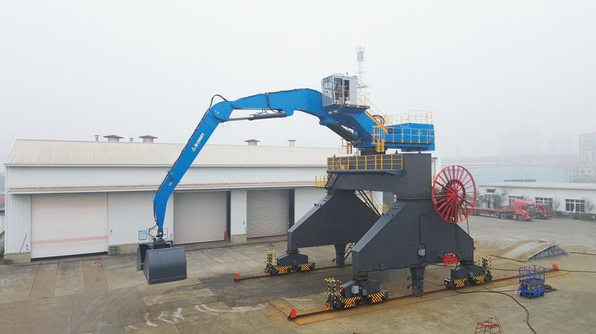 抓鋼機(jī).jpg 抓鋼機(jī).jpg