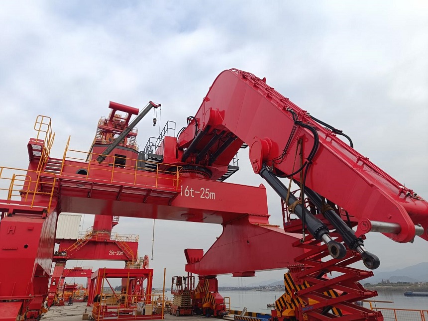 抓料機.jpg 抓料機.jpg