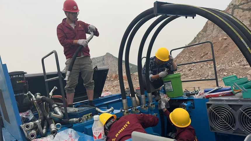 抓鋼機(jī).png 抓鋼機(jī).png